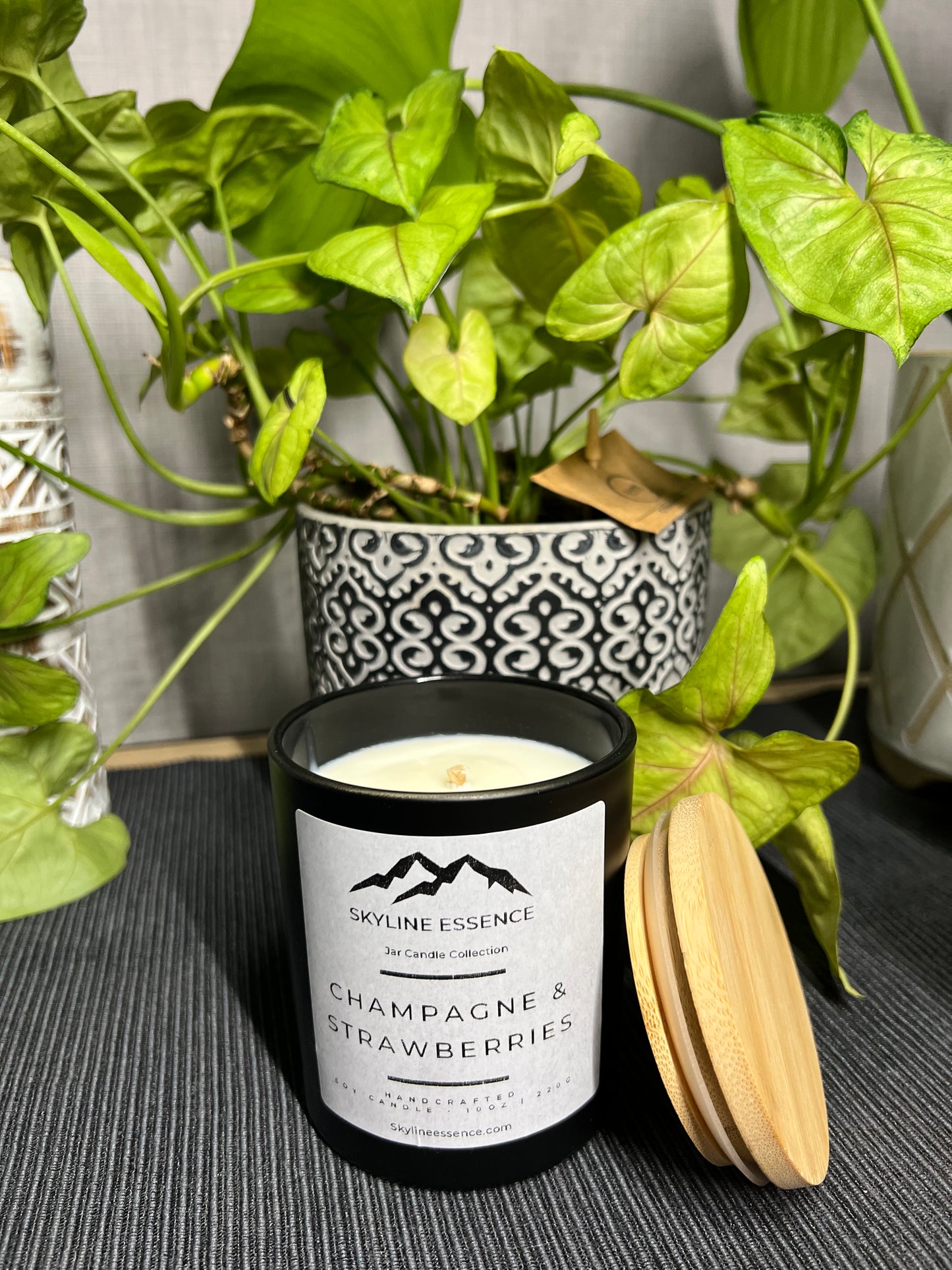 Champagne & strawberries - Matte Black Jar
