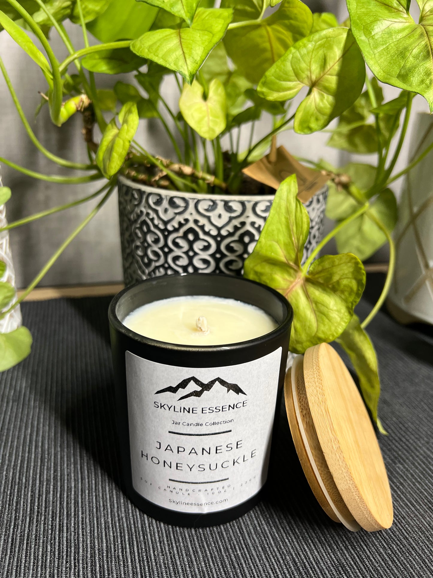 Japanese Honeysuckle - Matte Black Jar
