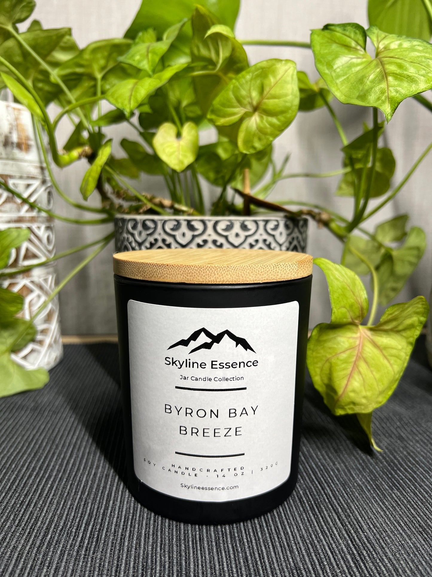 Byron Bay Breeze - Matte Black Jar