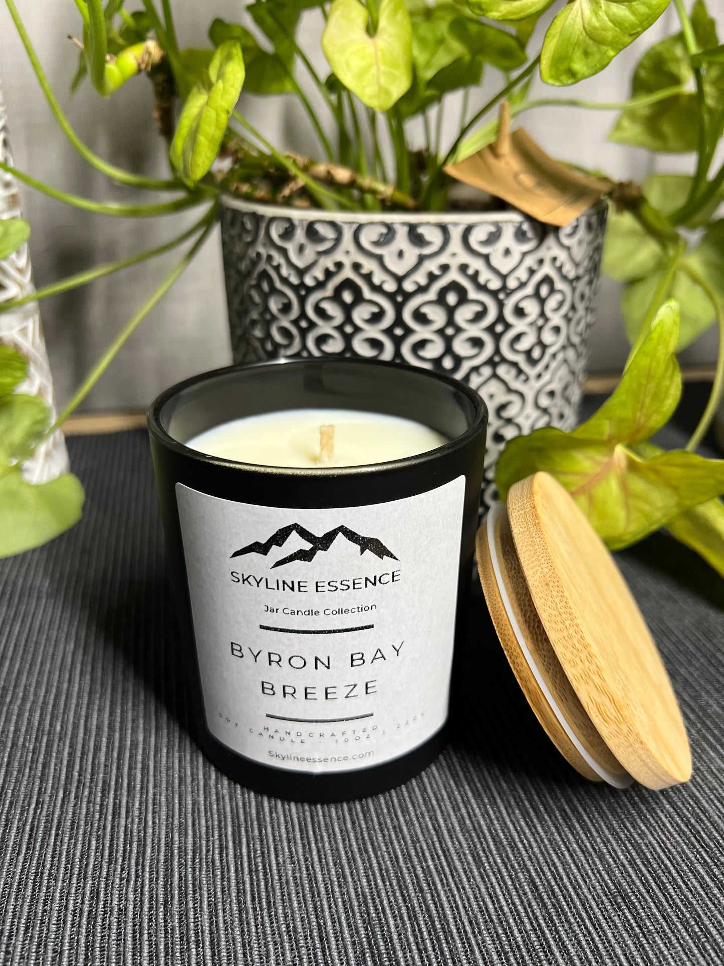 Byron Bay Breeze - Matte Black Jar