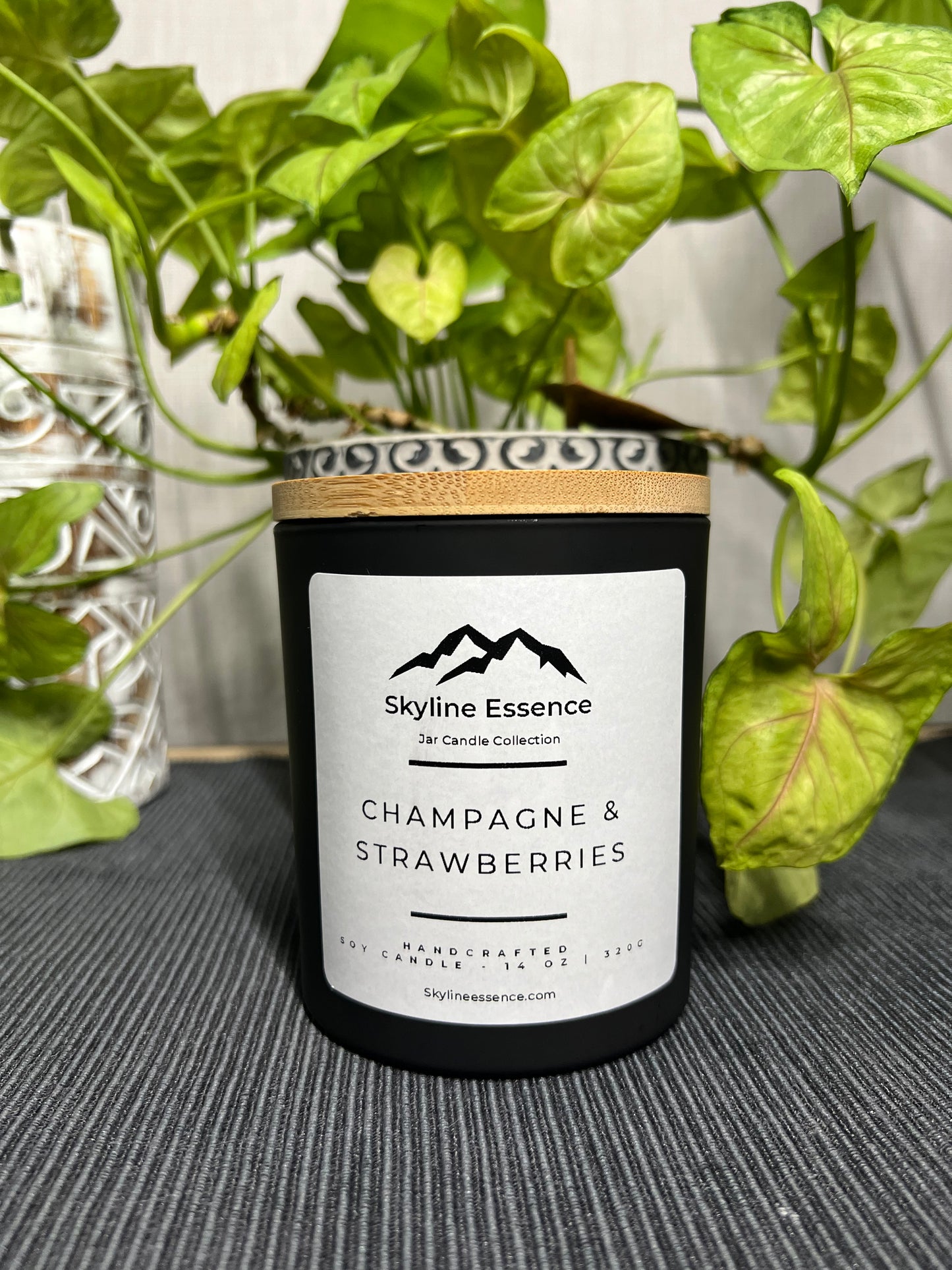 Champagne & strawberries - Matte Black Jar