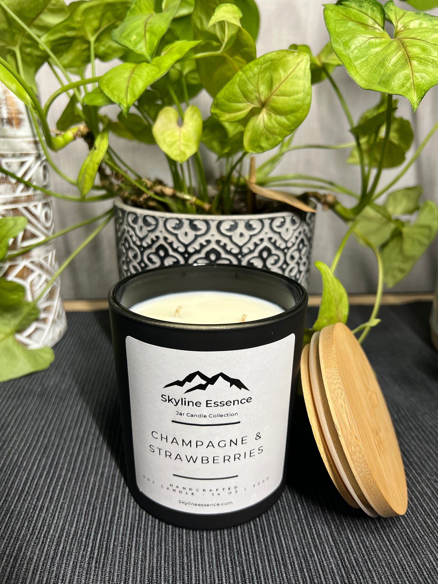 Champagne & strawberries - Matte Black Jar