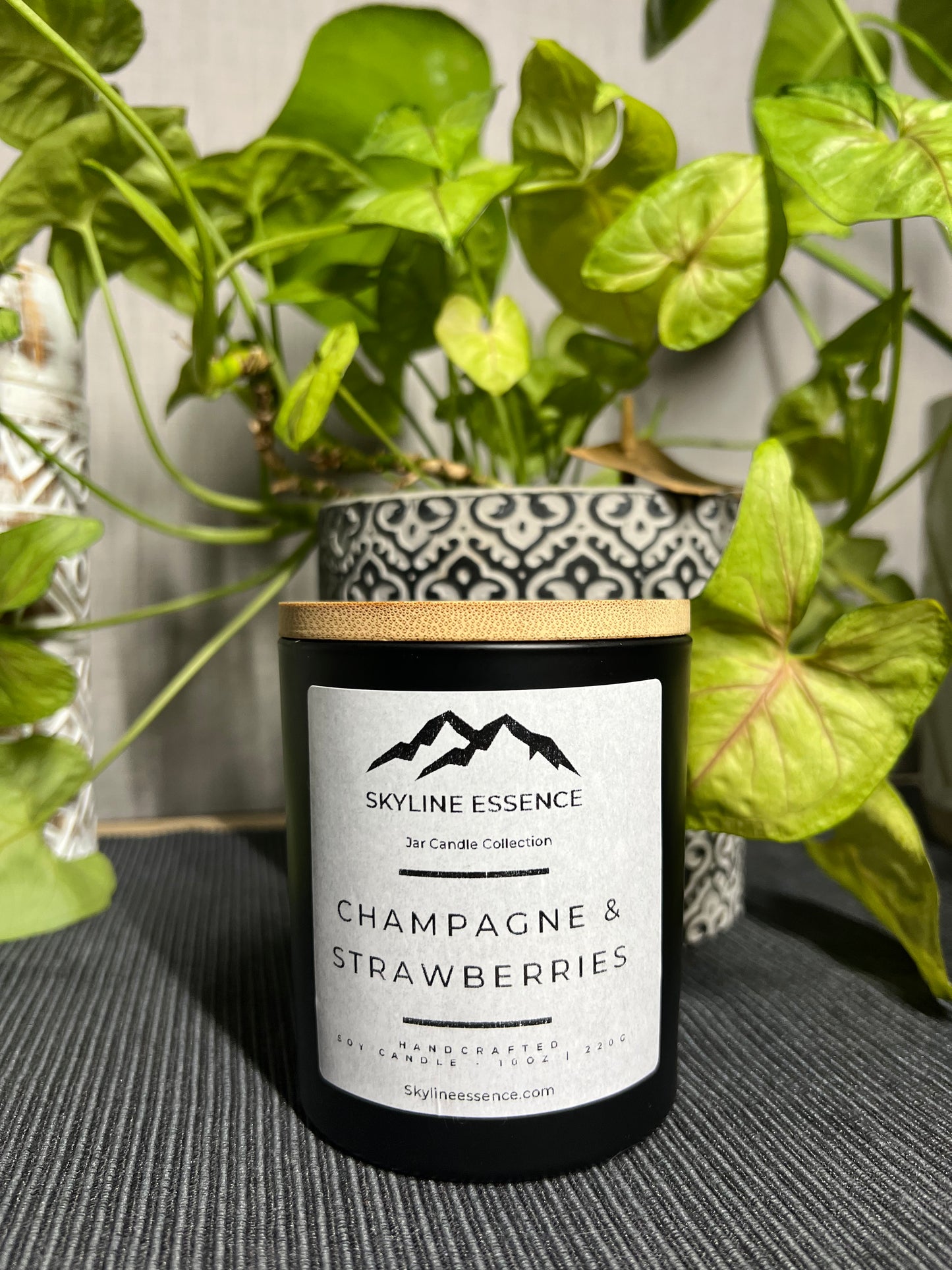Champagne & strawberries - Matte Black Jar