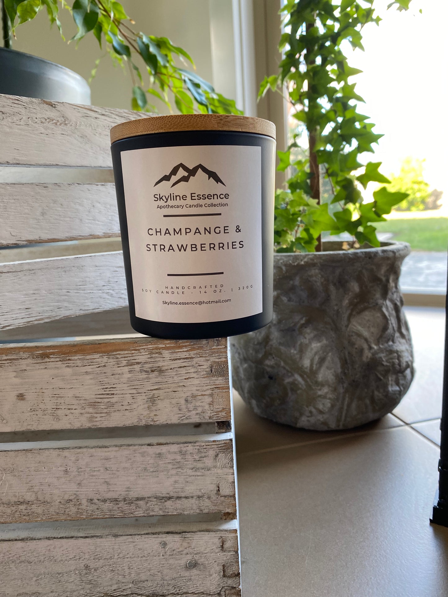 Champagne & strawberries  - Matte Black Jar