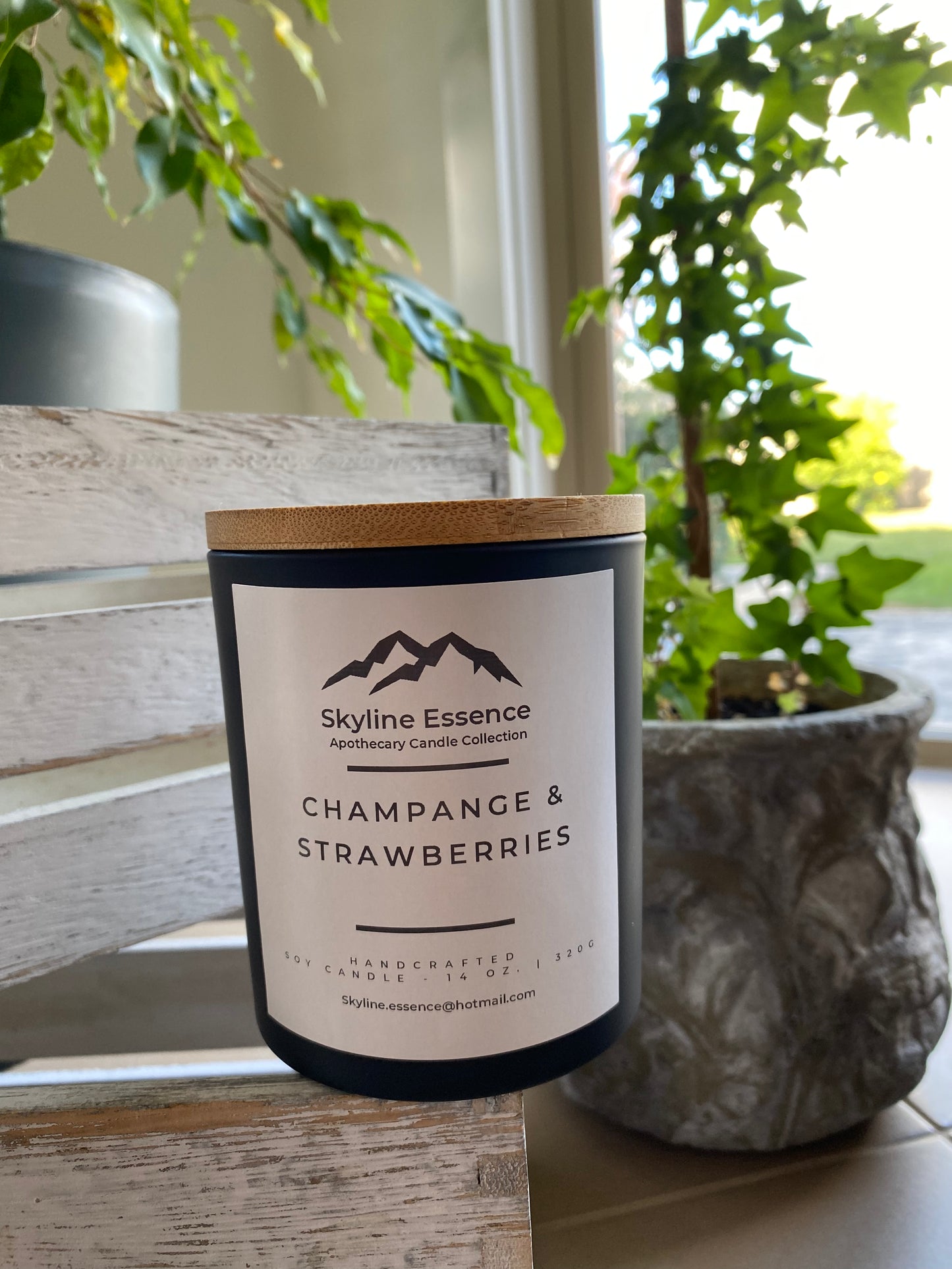 Champagne & strawberries  - Matte Black Jar